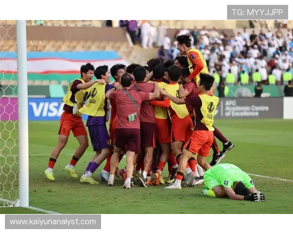 中国足球队迎战强敌亚洲杯小组赛首战全力争胜