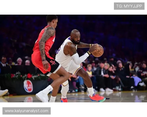 湖人迎关键之战詹姆斯状态火热力助球队冲击季后赛